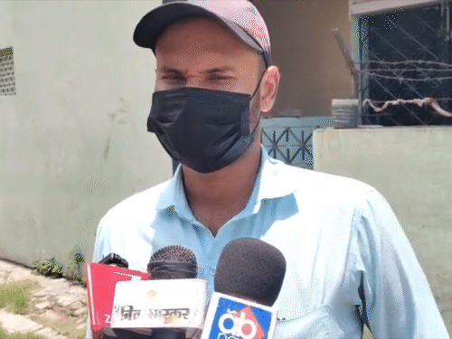आरोपी मंजीत के भाई ने बीपीएससी टीचर के आरोपों को झूठा बताया है।