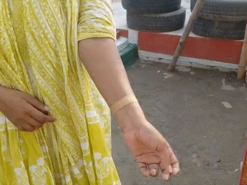 पुलिस ने जब कार्रवाई नहीं की तो बीपीएससी टीचर ने थाने में हाथ की नस काट ली।