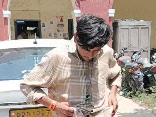 ट्रेन से शुरू की सप्लाई, शर्ट-अंडरवियर और मिठाई डिब्बे में छिपाकर ला रहा था खेप; गिरफ्तार|पटना,Patna - Dainik Bhaskar