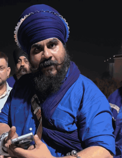 निहंग विक्की थॉमस ने निहंग जसदीप सिंह की फोटो मोबाइल में दिखते हुए, इसको लेकर विवाद खड़ा हुआ था। (फाइल फोटो)