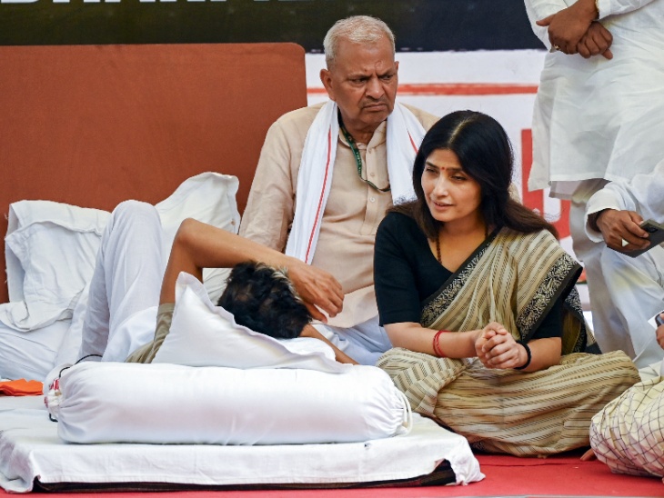 समाजवादी पार्टी की सांसद डिंपल यादव ने गुरुवार को सोनम से मिलीं। उन्होंने भी शिक्षा मंत्री धर्मेंद्र प्रधान के इस्तीफे की मांग की।