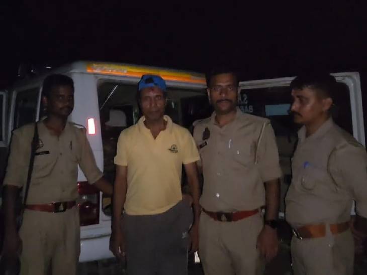 पुलिस मुठभेड़ के दौरान रियासत ने सरेंडर कर दिया।