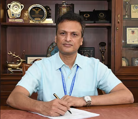 श्रीनाथ ने एड्वाइजर सर्विस एंड सैटेलाइट ओशियनग्राफी ग्रुप में भी काम कर चुके हैं।