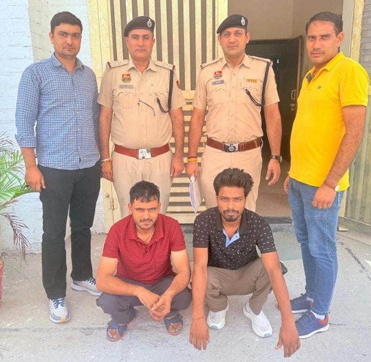 4 दिन के रिमांड के दौरान फरार चल रहे तीसरे आरोपी की तलाश में पुलिस धरपकड़ करेगी।