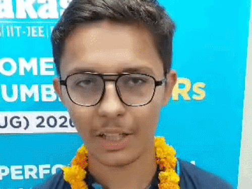671 अंक हासिल करने वाले रितेश।