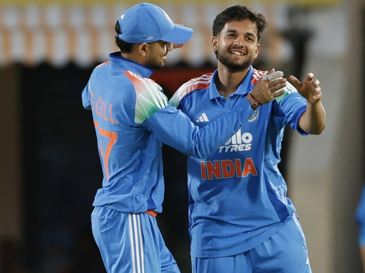 हर्ष दुबे (दाएं) ने पिछले महीने अफगानिस्तान के खिलाफ वनडे से इंडरनेशनल डेब्यू किया था। - Dainik Bhaskar