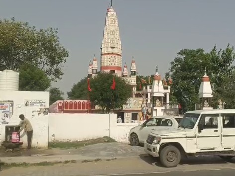 चैनपुरा बड़ा गांव में दो मंदिरों में दानपात्र से नकदी चोरी हो गई।