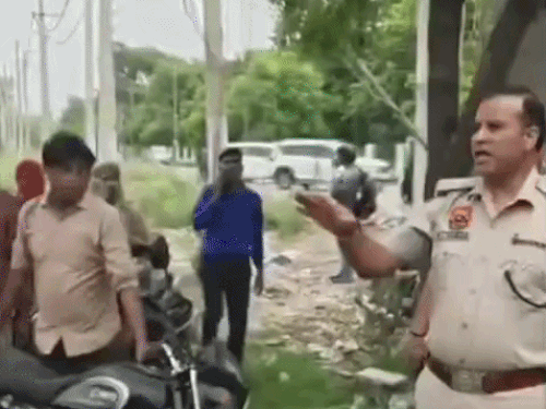 घटना की सूचना मिलने पर पुलिस मौके पर पहुंची.