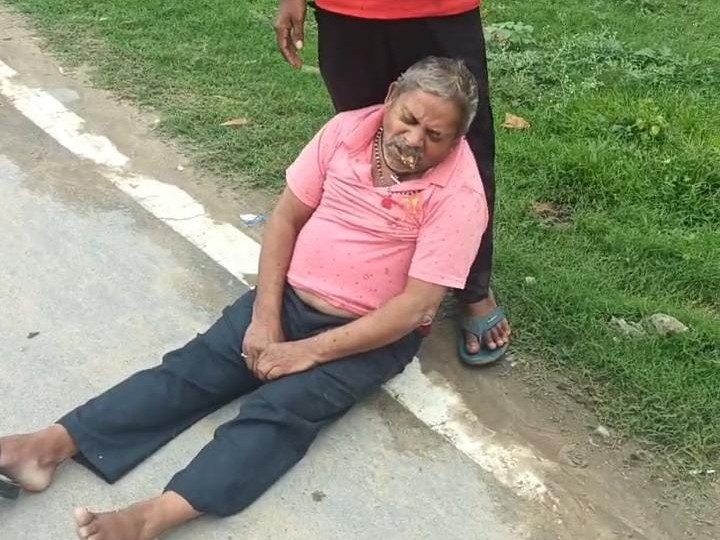हादसे के बाद बुजुर्ग घायल हो गए थे। बाद में उनकी मृत्यु हो गई।