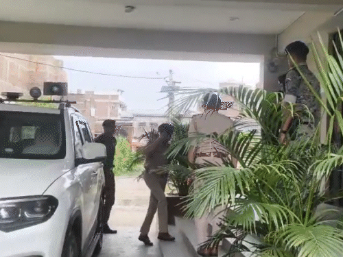 घटना की खबर मिलते ही SP अरविंद प्रताप सिंह थाने पहुंचे।
