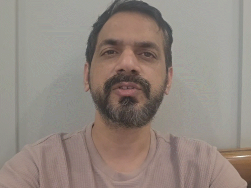 अमायरा के पिता विजय मीणा ने पुलिस चार्जशीट पर सवाल उठाए हैं। उनका कहना है कि आरोपियों के खिलाफ और सख्त धाराएं लगाई जाएं।