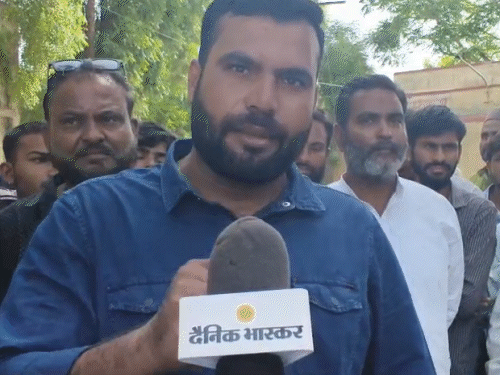 जफर के भतीजे मोहम्मद साजिद ने बताया कि रिकवरी एजेंट जफर को आए दिन धमकाते थे।