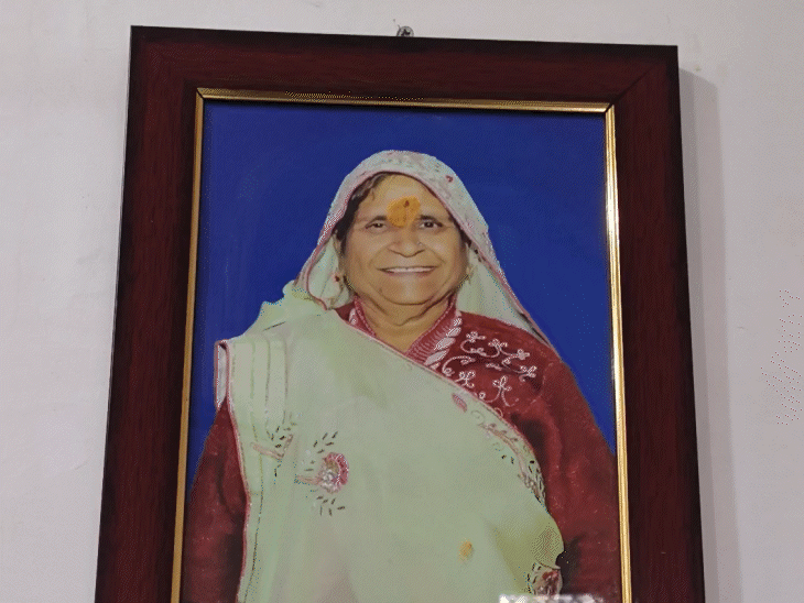 आकाश को कैंसर होने के बाद उनके माता-पिता का भी निधन हो गया। अब वह अकेले हैं.