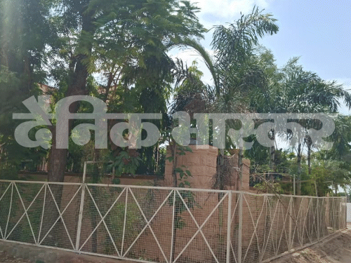 बनाड़ स्थित पूर्व NSG कमांडो का घर। जहां पर पुलिस ने कार्रवाई की।