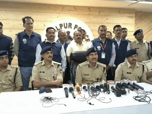 मामले की जानकारी देते एसपी संपत उपाध्याय।