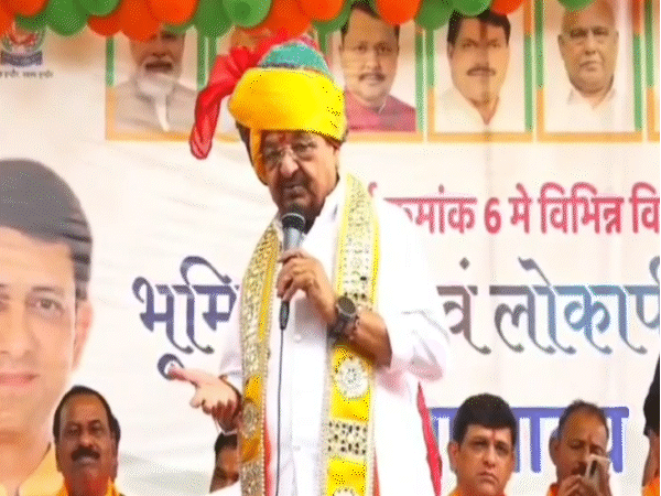 इंदौर में एक कार्यक्रम में कैबिनेट मंत्री कैलाश विजयवर्गीय ने कहा कि मैं सठिया गया हूं।