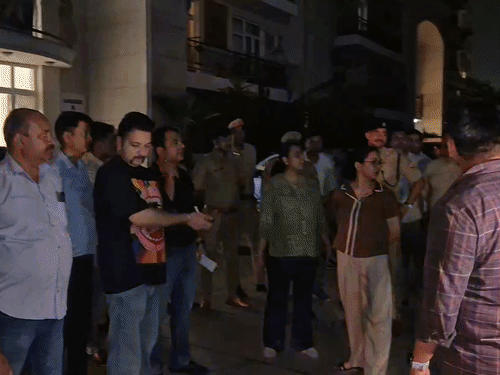 पुलिस ने 7 आरोपियों को गिरफ्तार किया है। इन सभी को विदेशी लहजे में अंग्रेजी बोलने की ट्रेनिंग दी गई थी।