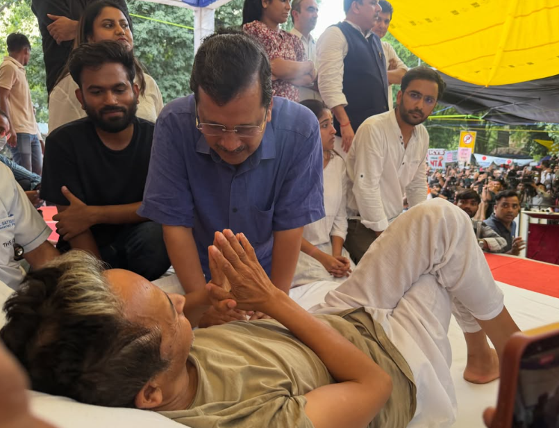 16 जुलाई को वांगचुक के प्रदर्शन के 20वें दिन दिल्ली के पूर्व सीएम अरविंद केजरीवाल जंतर-मंतर पहुंचे थे। दिल्ली हाईकोर्ट ने सरकार को उनकी जान बचाने के लिए हर जरूरी कदम उठाने का आदेश दिया।