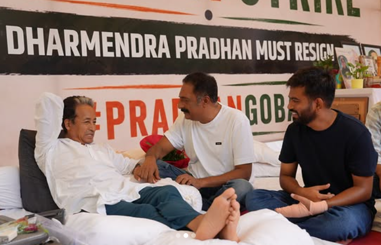 12 जुलाई को फिल्म अभिनेता प्रकाश राज सोनम वांगचुक के समर्थन में जंतर-मंतर पहुंचे. उन्होंने शिक्षा मंत्री धर्मेंद्र प्रधान के इस्तीफे की भी मांग की.