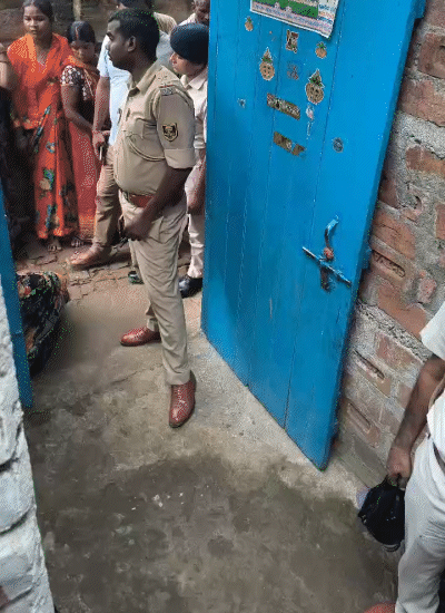 मौके पर पुलिस पहुंची और मामले की जांच में जुट गई है।