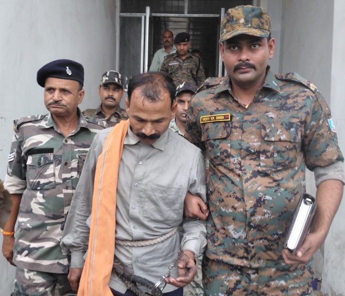 अजय महतो वर्ष 2005 से नक्सली संगठन में सक्रिय था।