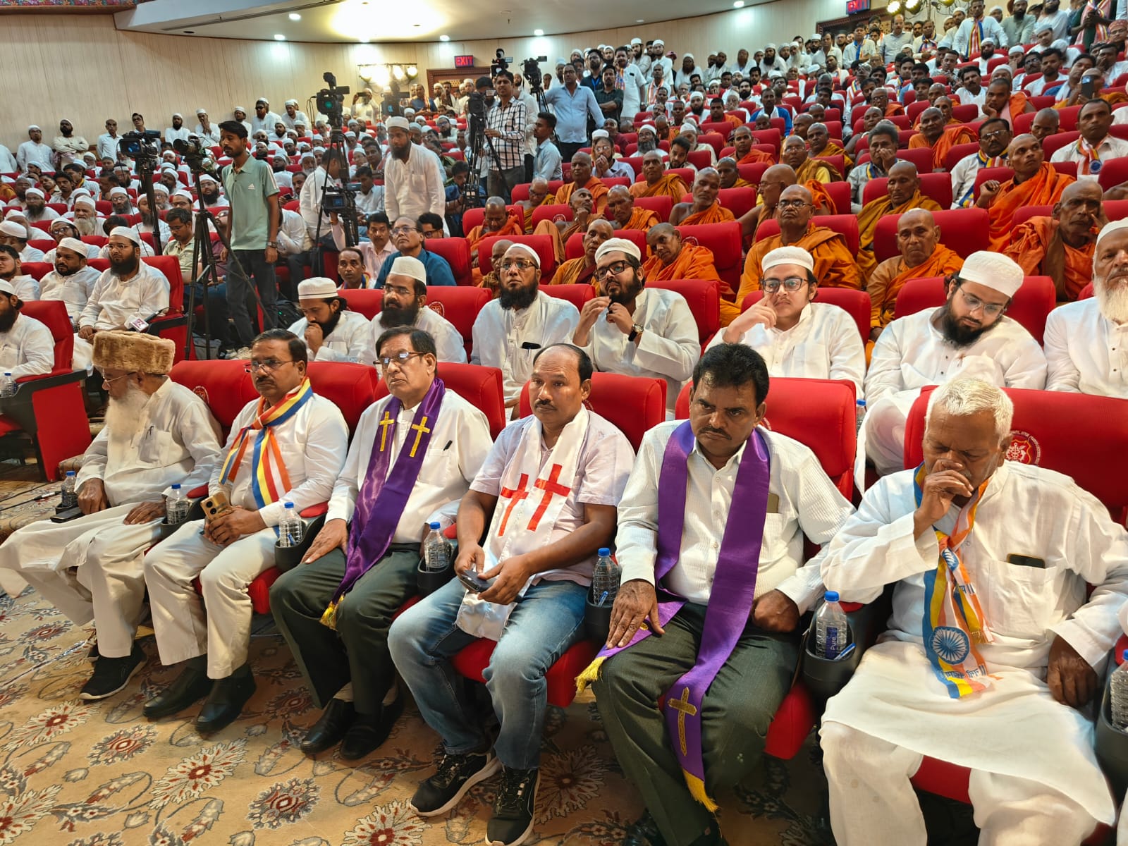 सम्मेलन में क्रिश्चियन कम्यूनिटी के लोग भी शामिल हुए।