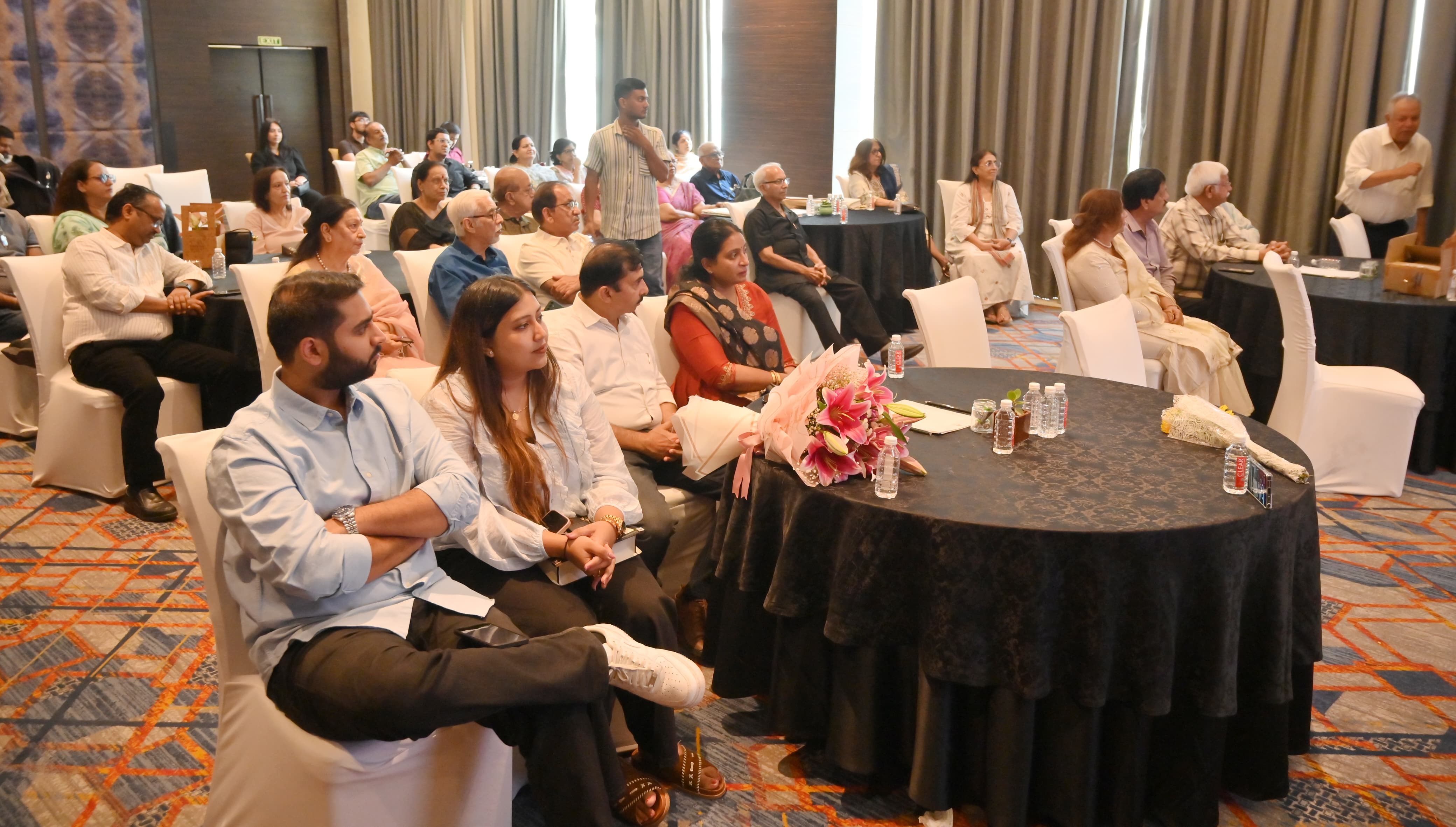 विमोचन कार्यक्रम में धवन परिवार, दोस्त, रिश्तेदार और शहर की कई प्रमुख हस्तियां मौजूद रहीं।