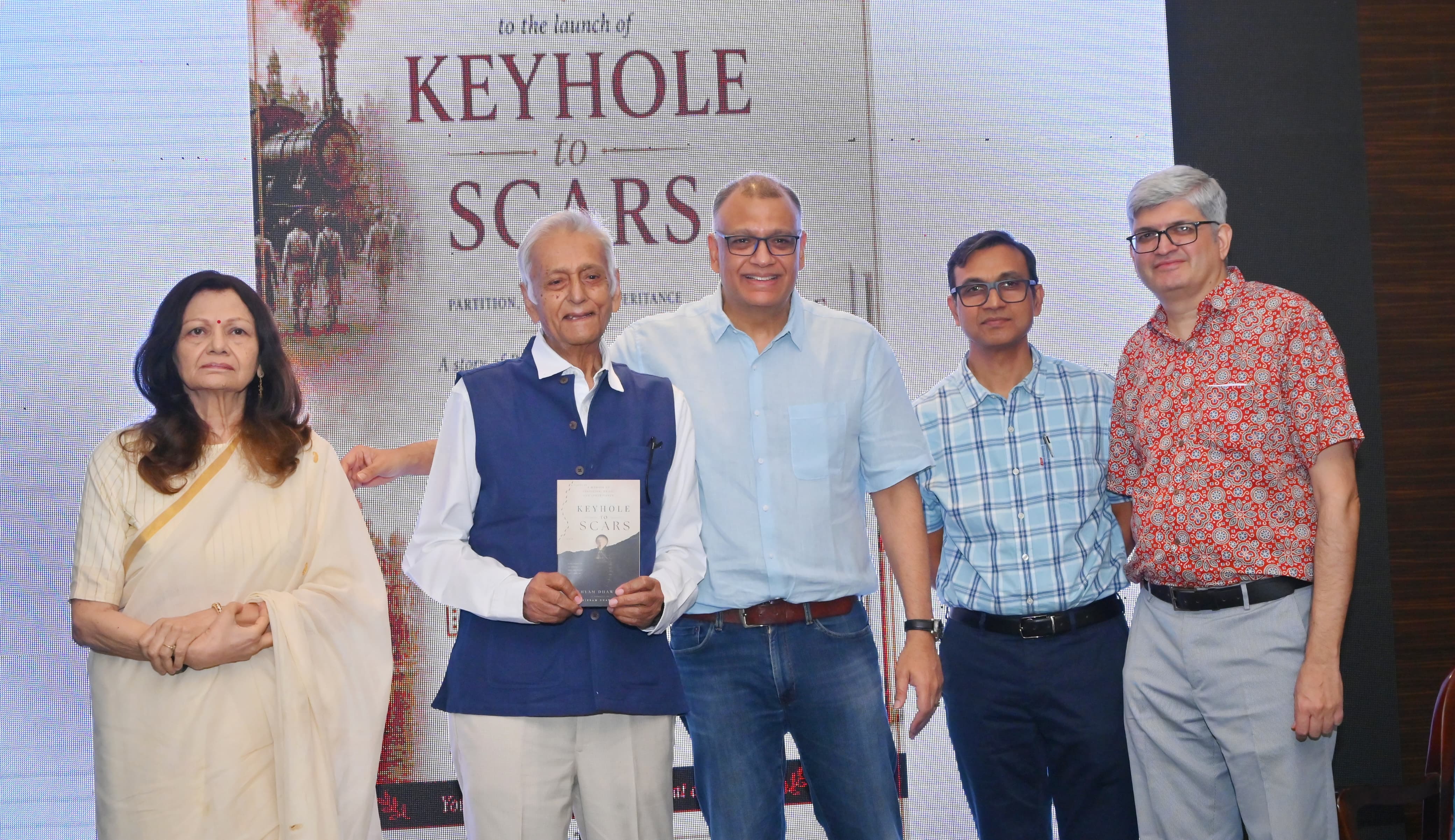 शनिवार को जयपुर के होटल मेरियट में उनकी किताब 'की-होल टू स्कार्स' का विमोचन किया गया।