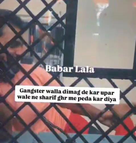 शनिवार को सामने आए वीडियो में आरोपी को वही पैर दिखाते हुए दिखाया गया है जिसके बारे में पुलिस ने दावा किया था कि वह पैर टूटा हुआ है।
