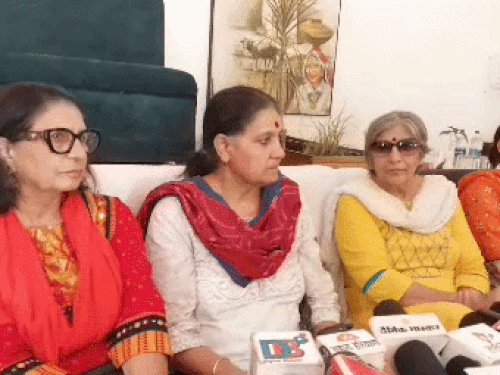दिल्ली प्रदर्शन को लेकर जानकारी देते हुए जगमति सांगवान।