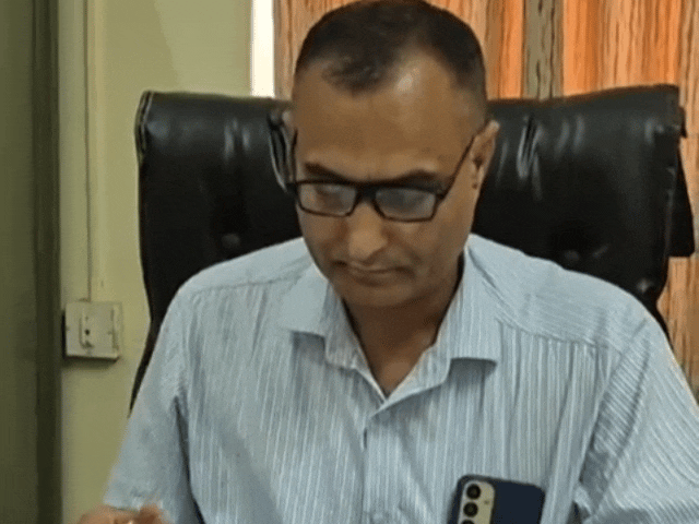 दयानंद यादव उपनिदेशक रोजगार कार्यालय झुंझुनूं।
