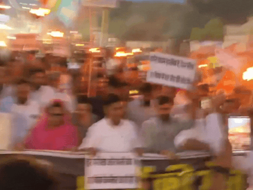 मशाल जुलूस में शामिल गोविंद सिंह डोटासरा, विनोद जाखड़ पहुंचे।