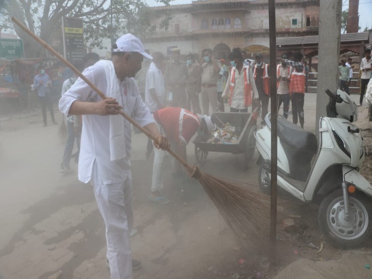 ये तस्वीर कमिश्नर नागेन्द्र प्रताप की है।