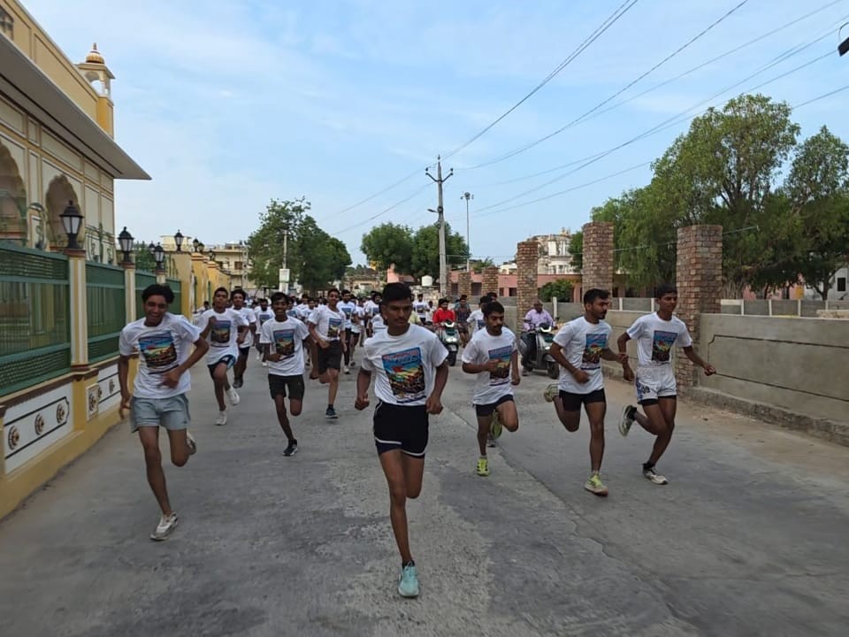 परशुराम सर्किल से मावलियों की ढाणी तक दौड़ का आयोजन हुआ।