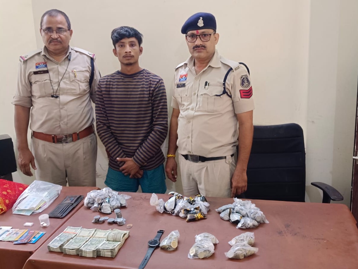 ढाई लाख नगद सहित तीन लाख का सामान बरामद, जेल भेजा|बिलासपुर (छत्तीसगढ़),Bilaspur (Chhattisgarh) - Dainik Bhaskar