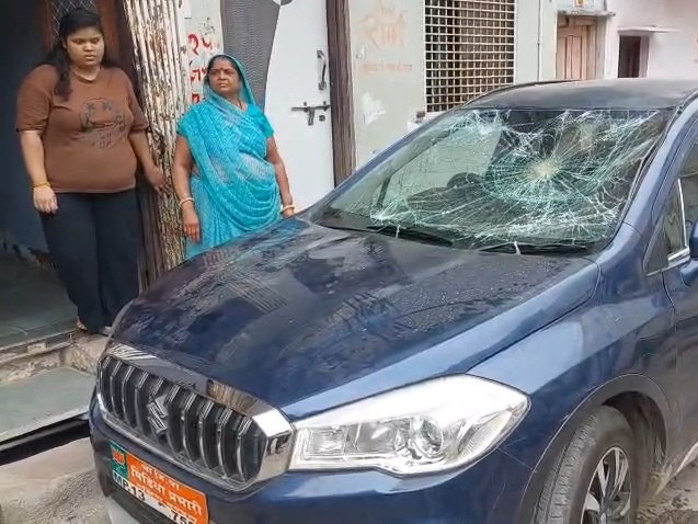 परिजनों ने चोर की जल्द पहचान कर गिरफ्तार करने की मांग की है।