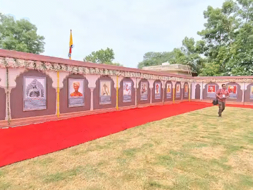 यहां आदिवासी संस्कृति पर आधारित प्रदर्शनी भी लगाई गई है.