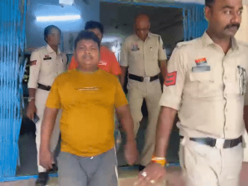 पुलिस ने श्याम लाल राठिया (32) और उसके भाई जीवन लाल राठिया (48) को गिरफ्तार कर लिया है।