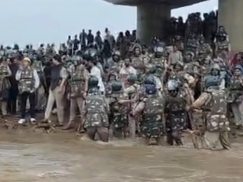 चिता आंदोलन पर कार्रवाई के बाद आंदोलनकारियों ने प्रशासन पर आरोप लगाए।