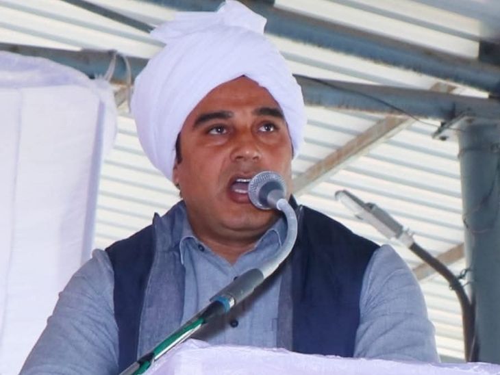 तुलसी ग्रेवाल ने कहा कि खाप पंचायत का आयोजन समान आसन पर होता है। इस मंच पर जो भी व्यक्ति बैठेगा, वह अपने पद और प्रतिष्ठा को छोड़कर आम व्यक्ति की तरह बैठेगा।