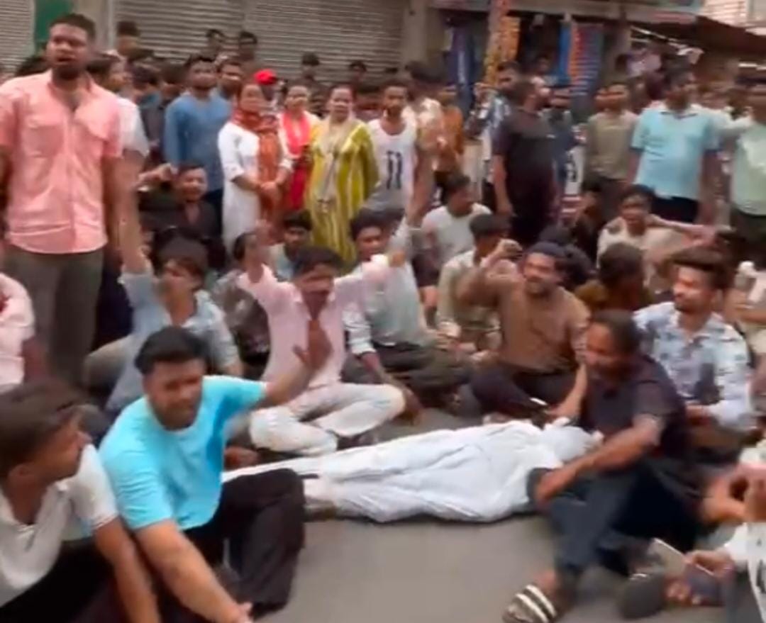 शराब पार्टी बनी मौत की वजह:  पैसों के विवाद में दोस्त ने दिया धक्का,3 दिन बाद युवक ने तोड़ा दम, परिजनों ने शव रखकर किया चक्का जाम – Gwalior News