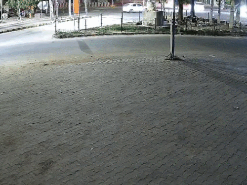 गुरुग्राम में तेज रफ्तार थार द्वारा कार को टक्कर मारने की घटना का सीसीटीवी सामने आया है। - Dainik Bhaskar