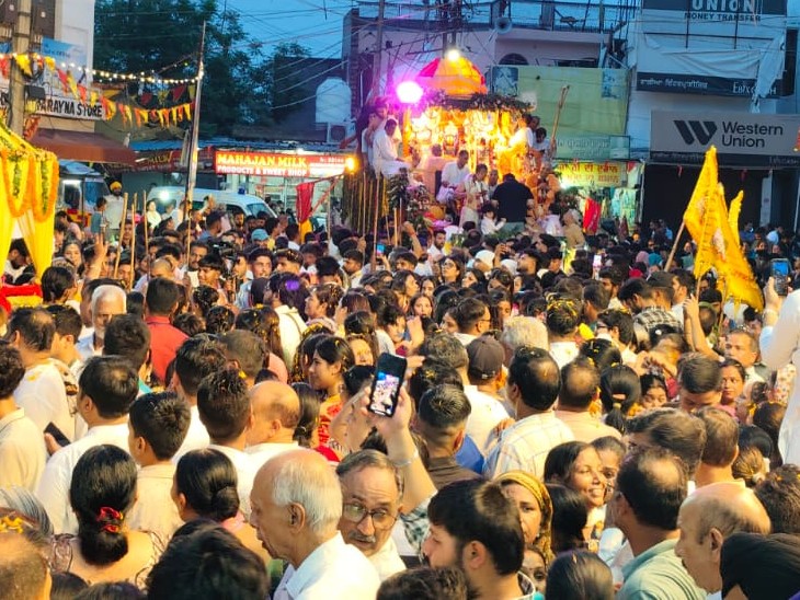रथयात्रा में उमड़ा जन सैलाब