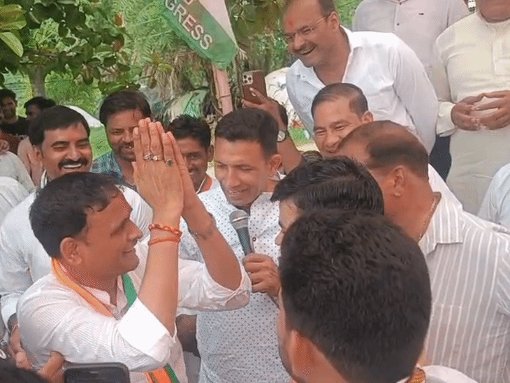 इस पर आशुतोष ने जवाब दिया कि ये घर है
