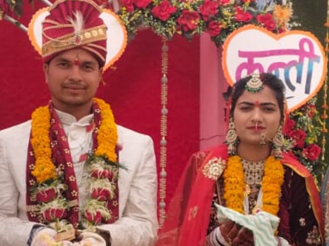 विवाह के समय कुंती अपने पति अजय के साथ।