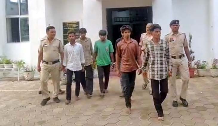 पुलिस ने आरोपियों और खरीददारों को गिरफ्तार कर आगे की कार्रवाई की