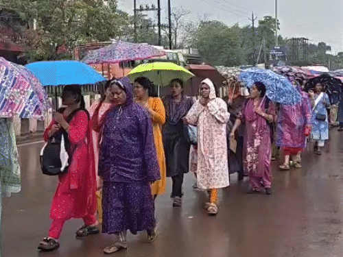 प्रदेश भर के अतिथि शिक्षक 20 दिन से हड़ताल पर है।
