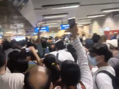 पुलिस ने सोमवार को जंतर-मंतर पर प्रदर्शन के दौरान आंदोलनकारियों पर लाठीचार्ज किया। - Dainik Bhaskar