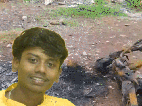 युवकों ने अपने ही दोस्त पर पेट्रोल डालकर आग लगा दी।