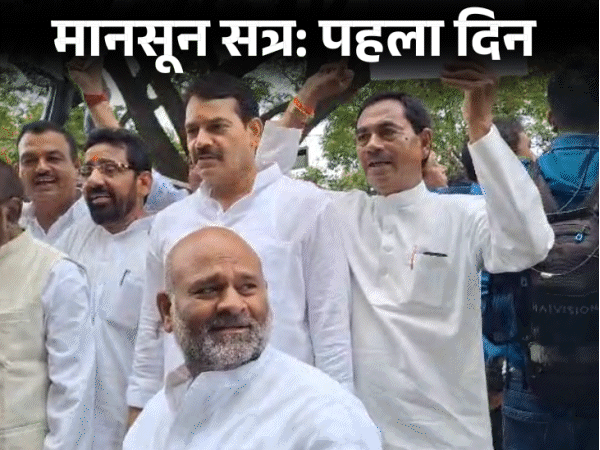 मुख्यमंत्री मोहन यादव, केंद्रीय मंत्री शिवराज सिंह चौहान और कृषि मंत्री एदल सिंह कंसाना के मुखौटे पहने कांग्रेस विधायकों ने गांधी प्रतिमा के पास प्रदर्शन किया। - Dainik Bhaskar